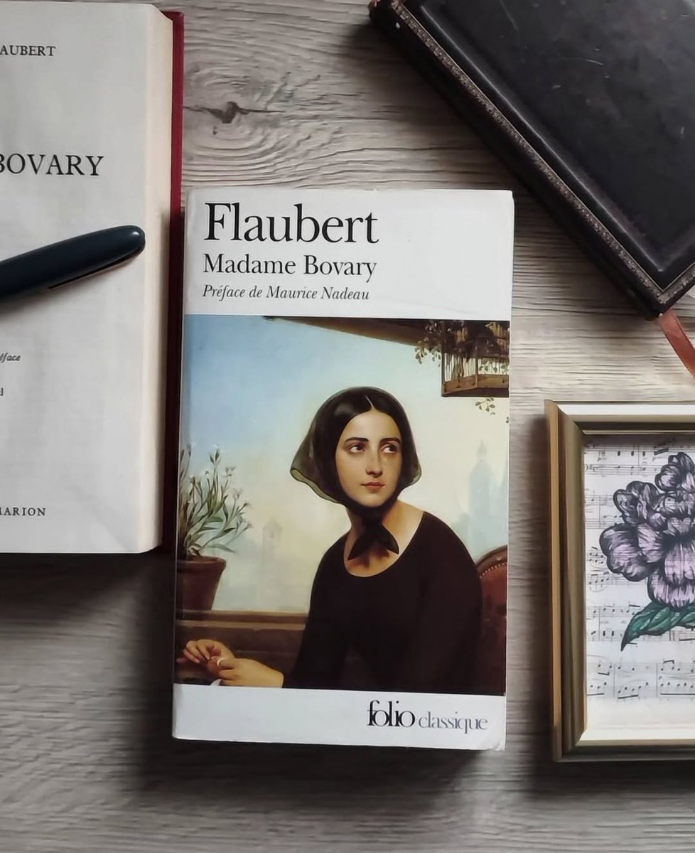 Flaubert a écrit l'un des plus beaux portraits de femmes de la littérature française. 

Emma Rouault, jeune et belle, qui a tout à découvrir, épouse le médecin de sa famille, Charles Bovary. Elle imagine une existence riche et romanesque qu'elle lit dans les livres, mais elle