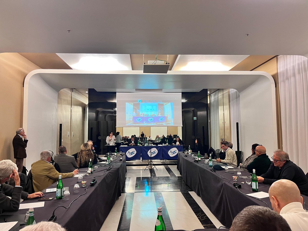 Una due giorni intensa e cruciale per l’Adoc che segna l’inizio di una nuova fase! Oggi teniamo la Direzione che riunisce tutte le sedi territoriali, dando ufficialmente il via alla nostra fase congressuale. Domani concluderemo il progetto CRAC