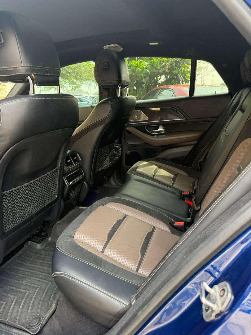 TheCARSULTAN's tweet image. EXTREMELY CLEAN USED 2022 MERCEDES BENZ GLE63S ACCIDENT FREE FULLEST OPTION; 360 DEGREE CAMERA, WIRELESS CHARGER, HEATED &amp;amp; VENTILATED SEATS, BLINDSPOT, PRE COLLISION, APPLE &amp;amp; ANDROID CAR PLAY, ALL DOCUMENTS INTACT📜…N150m
#benz #mercedes #luxurycars #abuja #carsultan