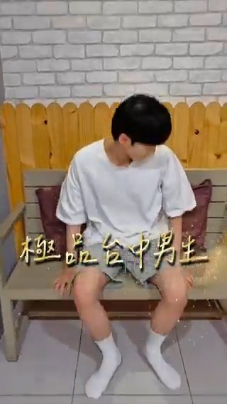 Video preview: 極品台中男生|掐脖子射嘴巴專業🥵
可愛的外表下 有著極大的反差‼️
最愛掐脖子 射嘴巴😈 17