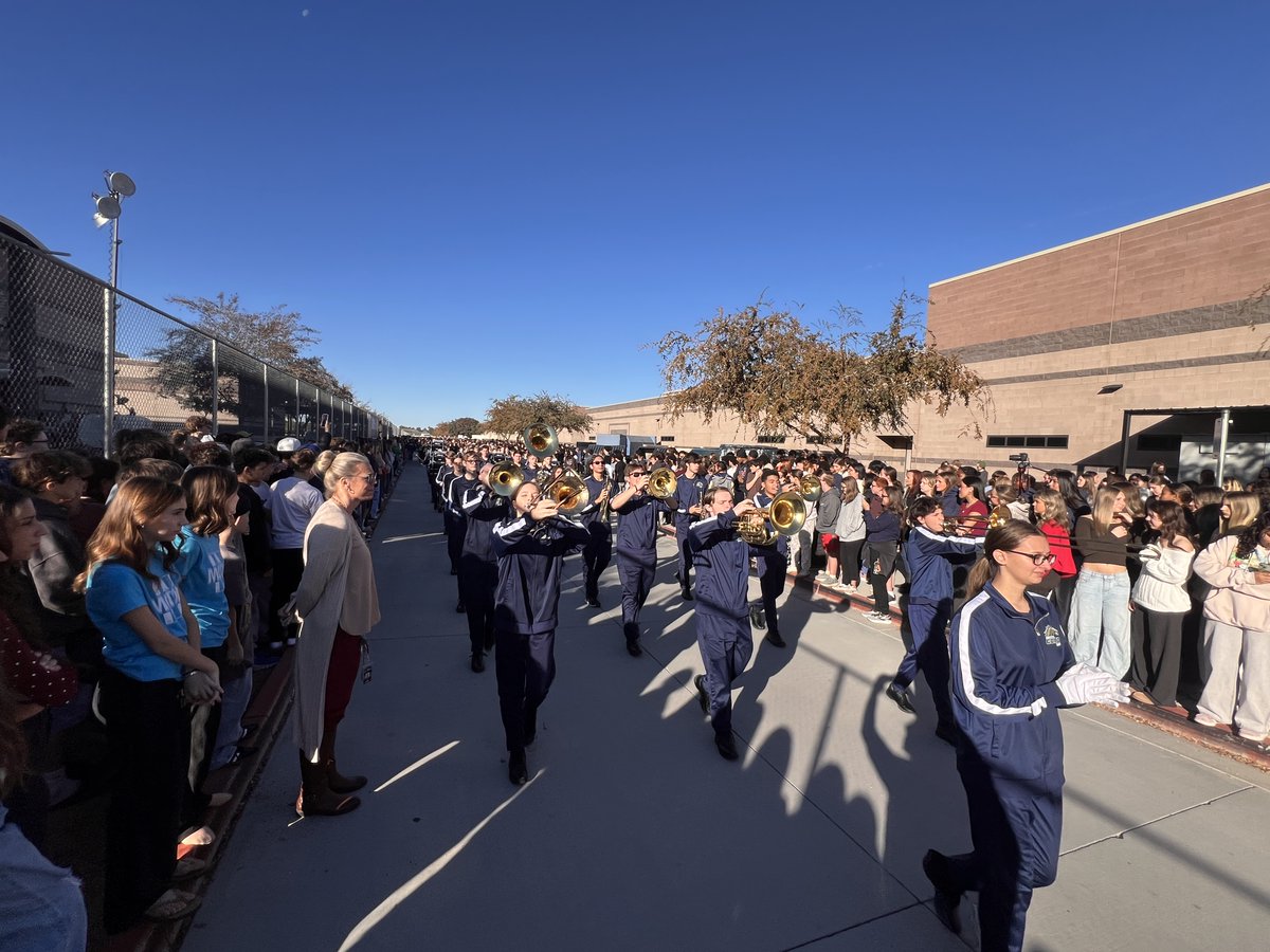 CasteelFootball's tweet photo. A Colt Tradition!
Casteel High School's Parade of Champions!
Thank you to our Colt Marching Band, as well as our Pom and Cheer teams for your amazing support all season! 
#PoundTheRock 
@JoeBushman5 @CasteelAthletic @CUSDAthletics @CasteelColts https://t.co/91oO9zOk7L