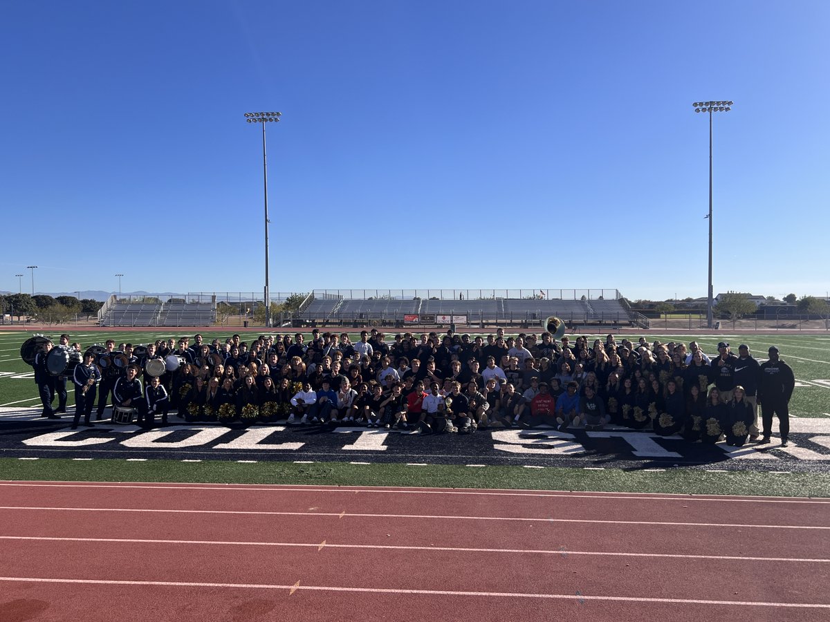 CasteelFootball's tweet photo. A Colt Tradition!
Casteel High School's Parade of Champions!
Thank you to our Colt Marching Band, as well as our Pom and Cheer teams for your amazing support all season! 
#PoundTheRock 
@JoeBushman5 @CasteelAthletic @CUSDAthletics @CasteelColts https://t.co/91oO9zOk7L