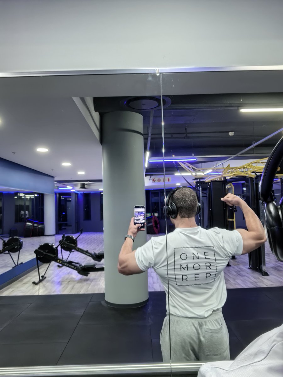JasonduPreez13's tweet image. Wide back Wednesday.

#training #onemorerep #trainingmotivation #Wednesday #muscles