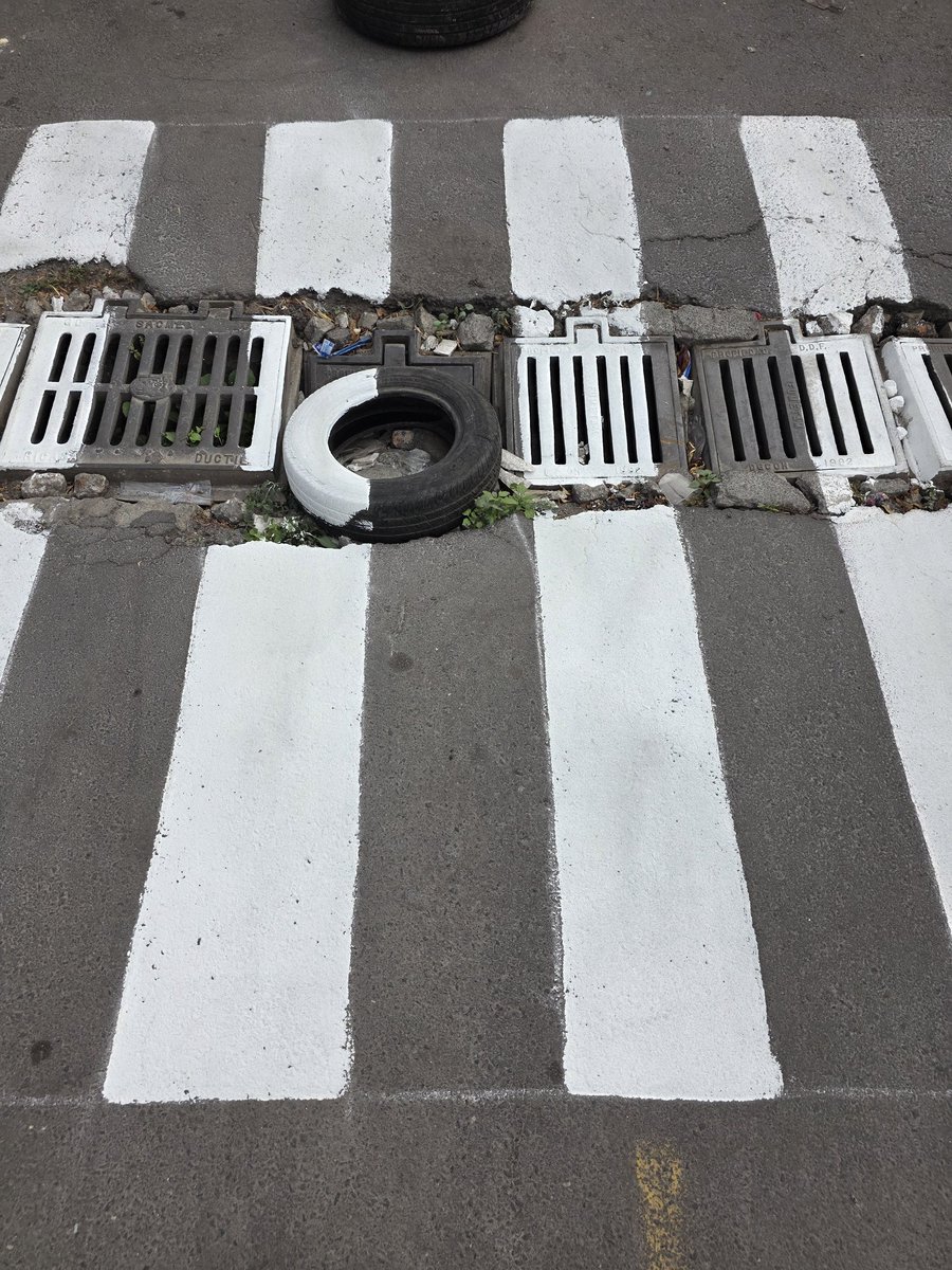 trazolp's tweet photo. Así los "trabajos" por el informe de gobierno de @bereheca. Hacen poco y cuando lo hacen... es una burla la administración en @TlahuacRenace https://t.co/9njsSS1OER