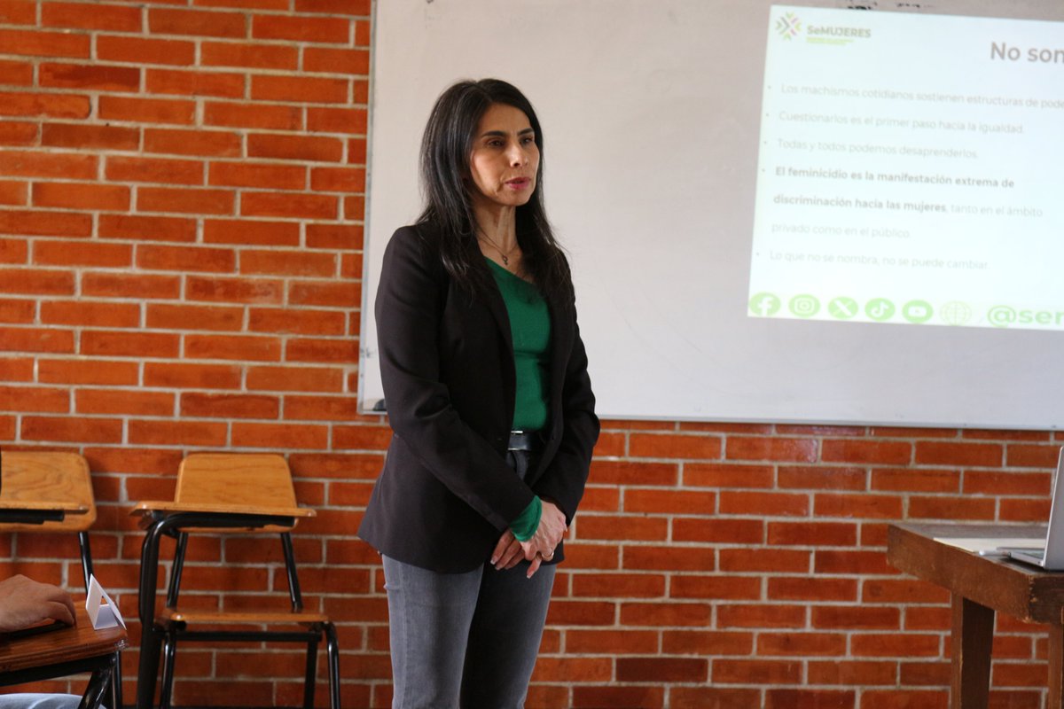 Gloria Serrato Sánchez, Encargada de Despacho de SeMujeres, acompañó el cierre del último grupo 2025 del Programa de Reeducación en Género, una acción que impulsa igualdad, prevención de la violencia y trabajo en nuevas masculinidades. 💜
#PotosíSinLímites #SemujeresSLP #25N