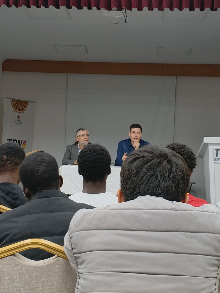 Diyanet İşleri Başkanlığı Dış İlişkiler Genel Müdürlüğünde görev yapan Ali İhsan CAN  Hocamız, TDV burslusu olarak Ankara’da eğitimlerine devam eden Afrikalı erkek öğrencilerimizle bir araya gelerek samimi bir sohbet gerçekleştirdi.
<a href="/DiyanetVakfi/">Türkiye Diyanet Vakfı</a> 
#tdv