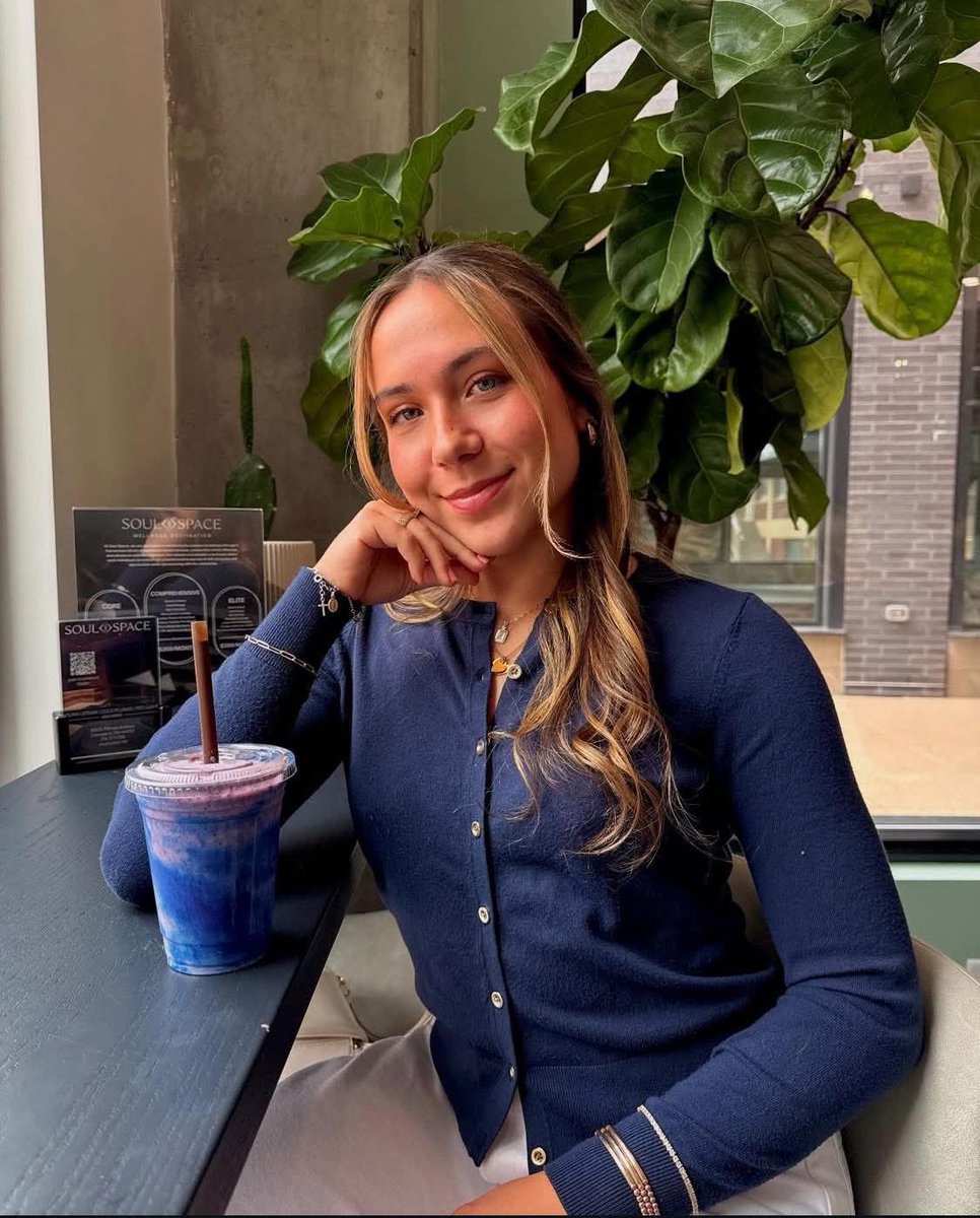 Sachinettiyil's tweet photo. Cailin Joyce, a 19-year-old Catholic evangelist from Ohio, has passed away at the age of 19 due to a blood disorder.

“She lived her Catholic faith and shared it with many,” her family obituary reads.

Image: St Barnabas Parish Family https://t.co/OlXGV7bunt