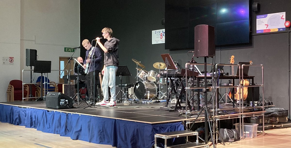 7valeschool's tweet photo. It’s been a fantastic evening of music at the Winter Concert this evening https://t.co/DowL7zbBku
