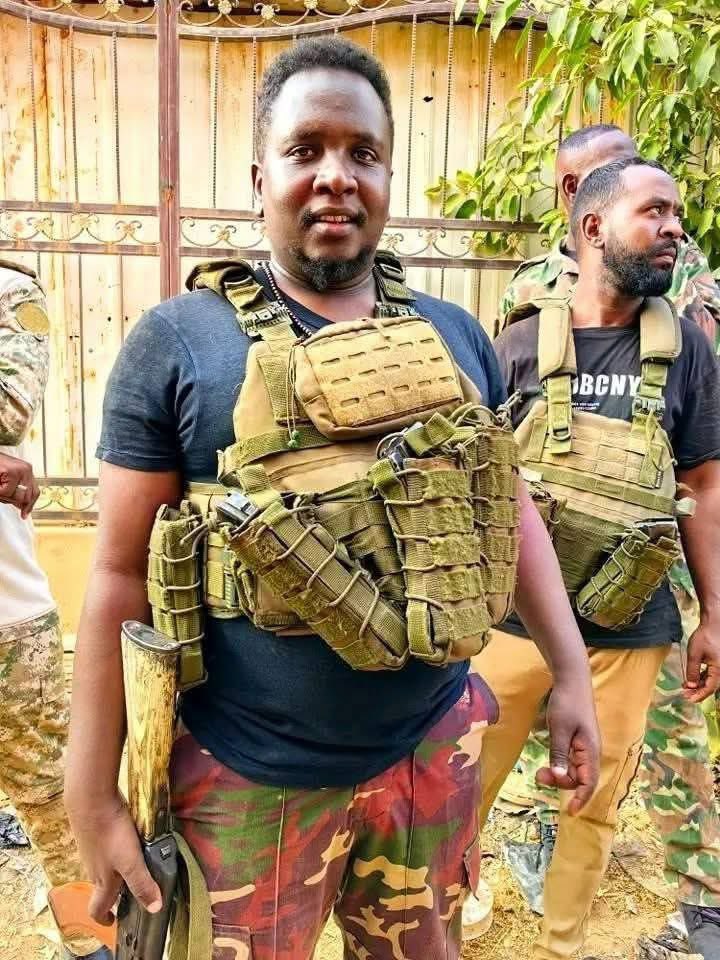 #معركة الكرامة   م تمثيل  م تسرق بطولات الابطال لتجعل من نفسك بطل  حين كانت المعارك محتمده والنيران مولعة وكل دقيقة نفقد شهيد  انت وامثالك هربتو الى الخارج  م شغالين بالجيش ولا الوطن ولا دعمتو القوات المسلحة  كنتو في اسئلتكم الفارغة  اول م الجيش انتصر ونضف الخرطوم  رجعتو عشان