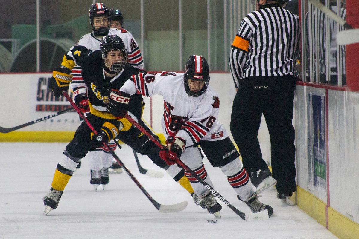 troyschools's tweet image. Troy United Boys Hockey is scoring goals at Buffalo Wild Wings Arena! Best of luck to all student athletes as winter sports begin!

📸 by Annabelle Beaubien, a @TSDGuild Student Producer.