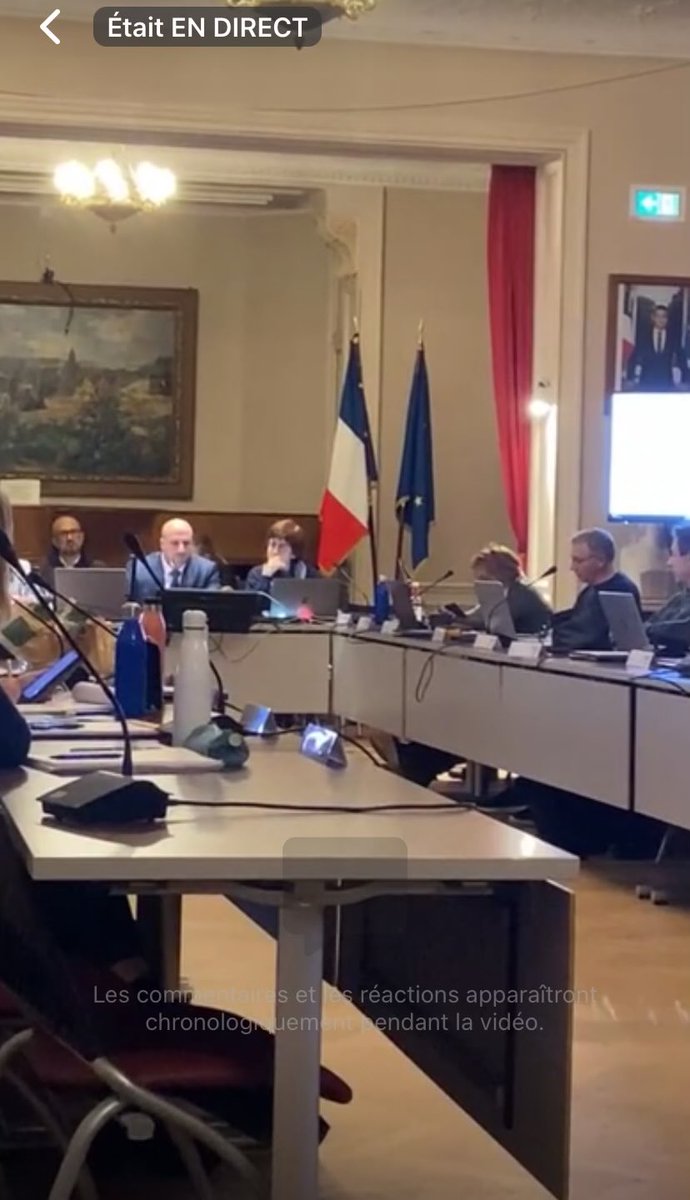 🚩 Ce soir au conseil municipal une délibération était proposée pour désaffecter les chemins communaux situés sur le trajet de l’A104bis. 
Cela aurait ouvert la voie au département de pouvoir les utiliser pour réaliser l’A104bis. 
A l’heure où les finances publiques du