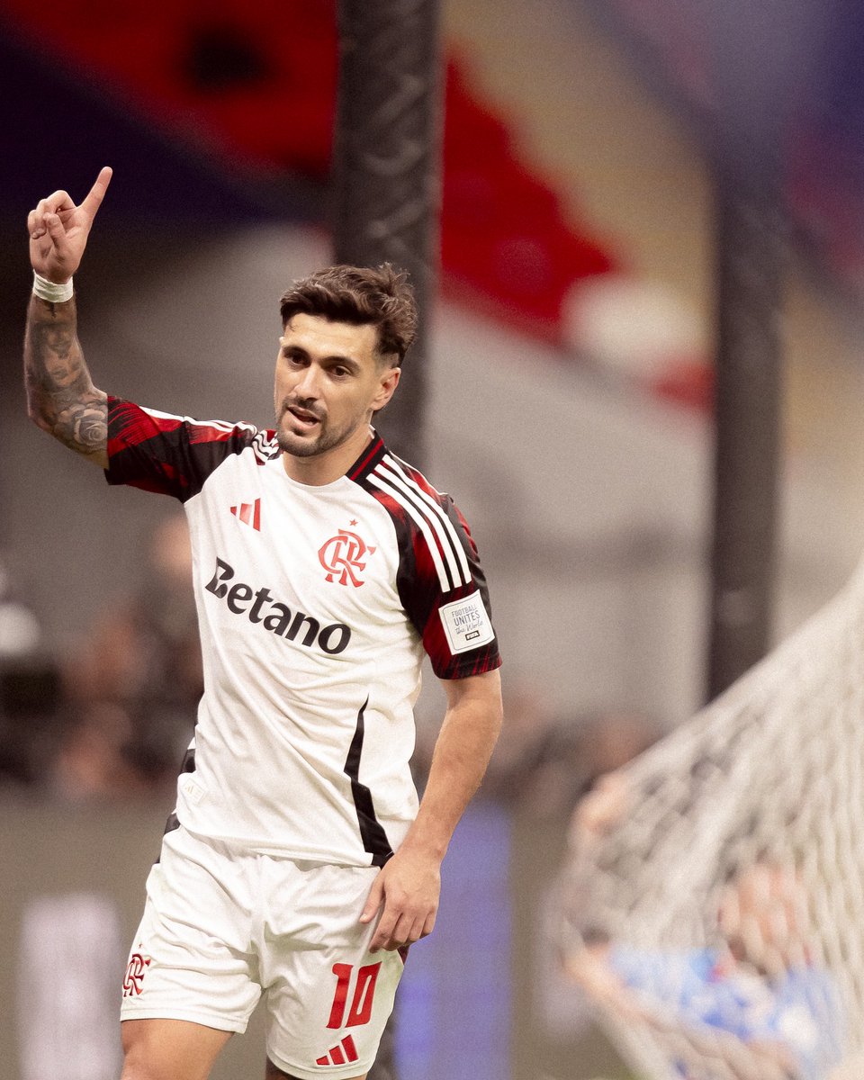 FFERJ's tweet image. 🔴A AMÉRICA É RUBRO-NEGRA⚫️

Flamengo derrota o Cruz Azul (MEX) por 2 a 1, conquista o Derby das Américas e está na semifinal da Copa Intercontinental.

📸 Adriano Fontes/CRF