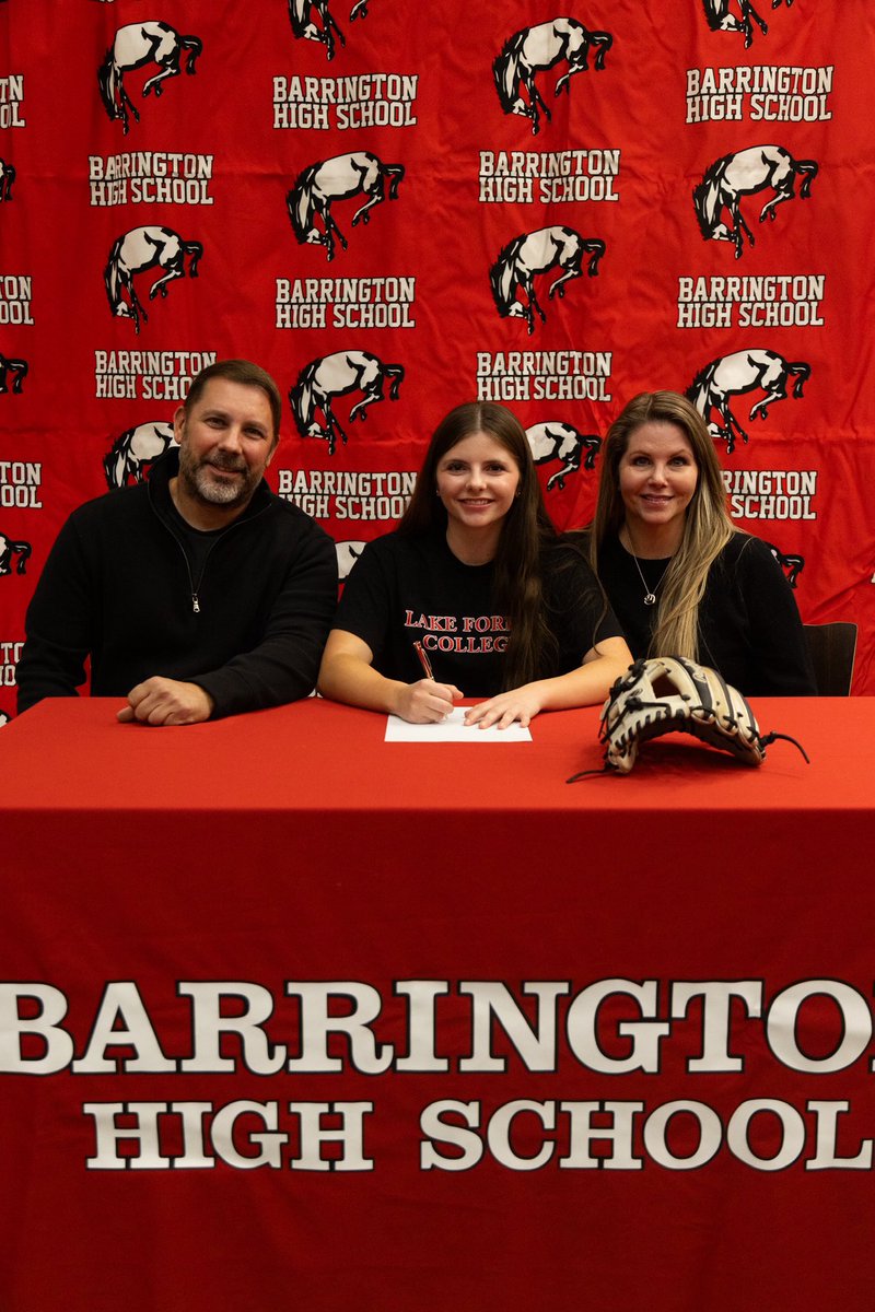 OliviaPeyton34's tweet photo. Signing day…✍️ Thank you to everyone who made it so special! I can’t wait for the next chapter! 🖤❤️@CTWPremierDD @LFCollegeSB https://t.co/MqwTaasHnT