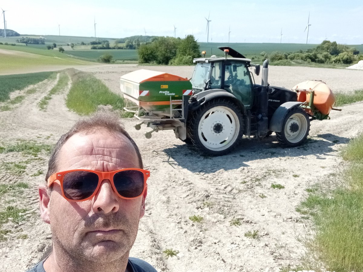 Ce matin, réunion technique sur les blés, l'azote est un élément indispensable à la production des beaux et bons #DD 🌾 . Pour une bonne quantité et une bonne qualité, il faut mettre la bonne dose. Avec le #MACF, ça va être chaud patate.