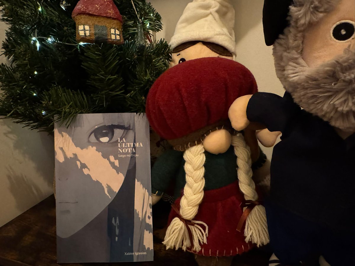 xabier_iglesias's tweet photo. Pedazo ilusión que hace que la gente te vaya enviando fotos de tu novela cuando la recibe en casa 🥰

"La última nota" ya disponible en papel y Kindle en Amazon:

https://t.co/PfkiISMCqO https://t.co/Hwjx5FyQBl