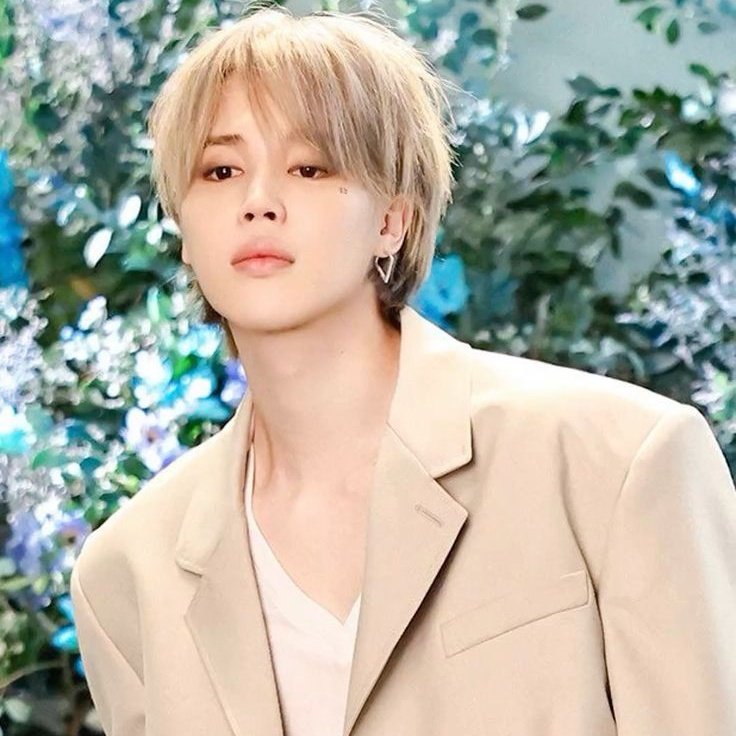 TheePopCore's tweet photo. Jimin was the top male K-pop act on the Billboard Global 200 Year-End chart for 2025 and ranked among the most global K-pop artists overall, even without releasing new music this year. https://t.co/rVXXrwREW0