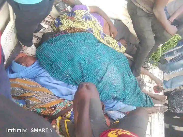 FrancmoEjiga's tweet photo. @ruffydfire crisis in lamurde local government soldiers killing civilians women unarmed women and children who are protesting for their right https://t.co/vKFOp1P2zZ