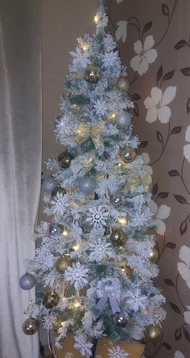LisaYidetteWHL's tweet photo. Tree is finally up, after I went to get it out the cupboard Sunday evening, &amp; remembered I threw the last one out, last Year as it had had its day! 🤦🏼‍♀️ #MenopauseMemory 😫
Picked myself up a nice little half price bargain from Asda, &amp; had great fun with the cats assistance! 😼😸😻 https://t.co/9ERb7DWAvk