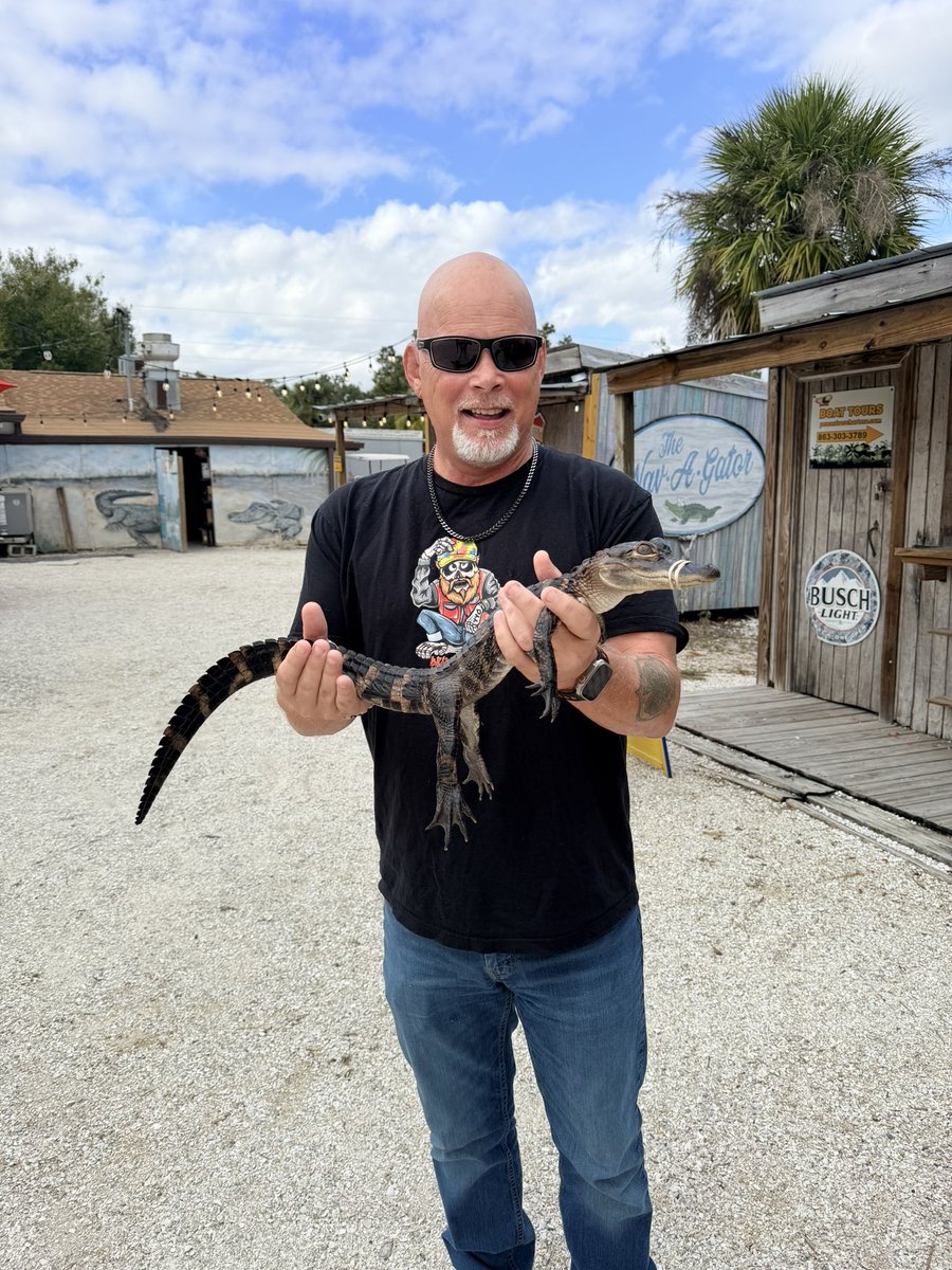 fredbreeding2's tweet photo. Feeling Like the Alligator 🐊 hunter! https://t.co/8LkFUHeiol