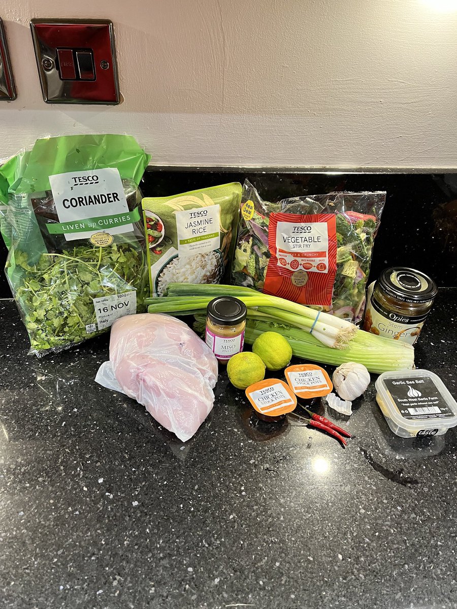 lee_wilkinson2's tweet image. 💥 A great dish for all the family. These chicken balls are quickly prepared in a blender before slowly cooking in a flavour packed broth. A lovely winter warming dish - Enjoy 😊
 
💫🌟 Recipe here: vm.tiktok.com/ZNRLEqyH8/
 
#WilkoCooks #Homemade #ChickenBalls #OnePanMeal #FYP