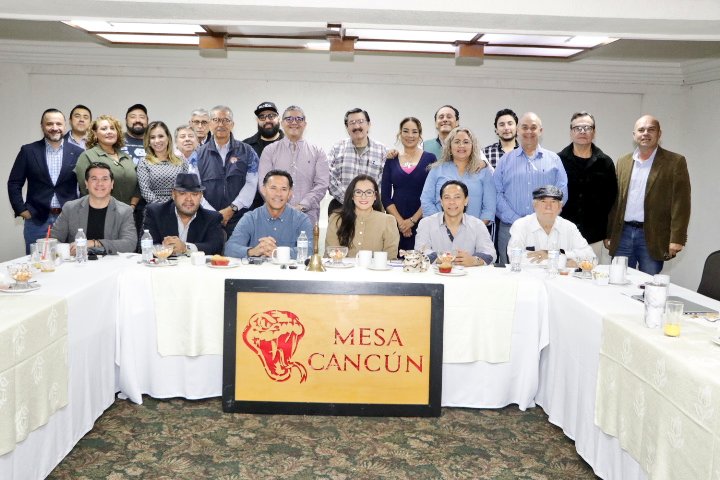 irissanchezchiu's tweet photo. Gracias a todo el equipo de #MesaCancún y a @BEBOrodriguez por la invitación, así como a todas y todos los colegas comunicadores que se dieron el tiempo de acompañarnos.

Fue un gusto compartir el trabajo legislativo que estamos realizando y las propuestas que hemos presentado para seguir construyendo un mejor rumbo para nuestra comunidad.