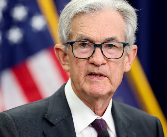 InvCardas's tweet photo. 🏦 Decisão do FED - Dezembro 2025

- Taxa de juro: Corte de 25bps → nova faixa 3,50%-3,75%

- Votos: 10 a favor | 2 contra (Miran queria corte de 50bps; Goolsbee e Schmid preferiam manter taxas)

- Treasury Bills: FED inicia compras a 12 de dezembro com $40 mil milhões em 30 dias para manter reservas amplas no sistema bancário!

- O FED cortou conforme esperado, mas sinalizou cautela. Inflação "permanece algo elevada"!

- Compras de T-Bills são operação técnica (gestão de reservas), não QE. Mercado interpreta como postura "hawkish cut", corta mas trava ritmo.