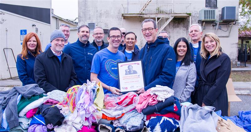 OfficialVyStar's tweet photo. Thanks to your support, more than 10,000 lbs. of clothes and essentials were donated to the Mister Rogers Sweater Drive. We also wish to thank @WJCTJax, @tombushmotors, and @SuddathMoving for partnering with us at Clara White Mission and City Rescue Mission. https://t.co/ifkJ2vLmf9
