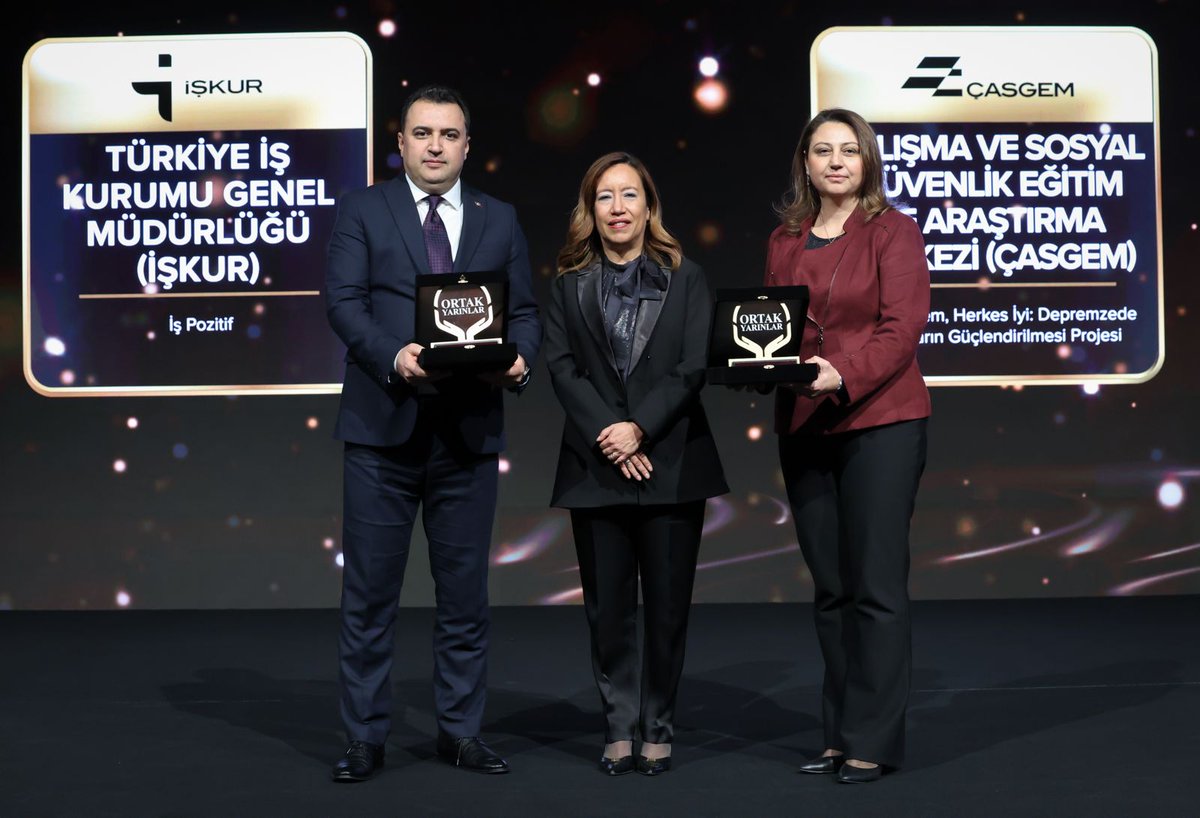 TurkiyeIsKurumu's tweet photo. Çalışma hayatının geleceğine yön veren projelerin ödüllendirildiği TİSK Ortak Yarınlar 2025 Ödül Töreni’nde; Genel Müdürümüz Samet Güneş, 2024’ten günümüze yaklaşık 2 milyon kadının istihdama katılmasına destek olduğumuz İş Pozitif Programı ile "Jüri Özel Ödülü"nü aldı.

İstihdama değer katan çalışmalarımızla ortak yarınlar için üretmeye devam edeceğiz.