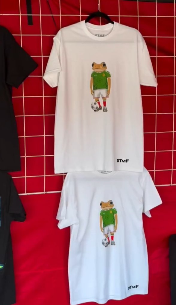 Merch oficial da 'DeBÍ TiRAR MáS FOToS World Tour' no México. 🇲🇽🐸