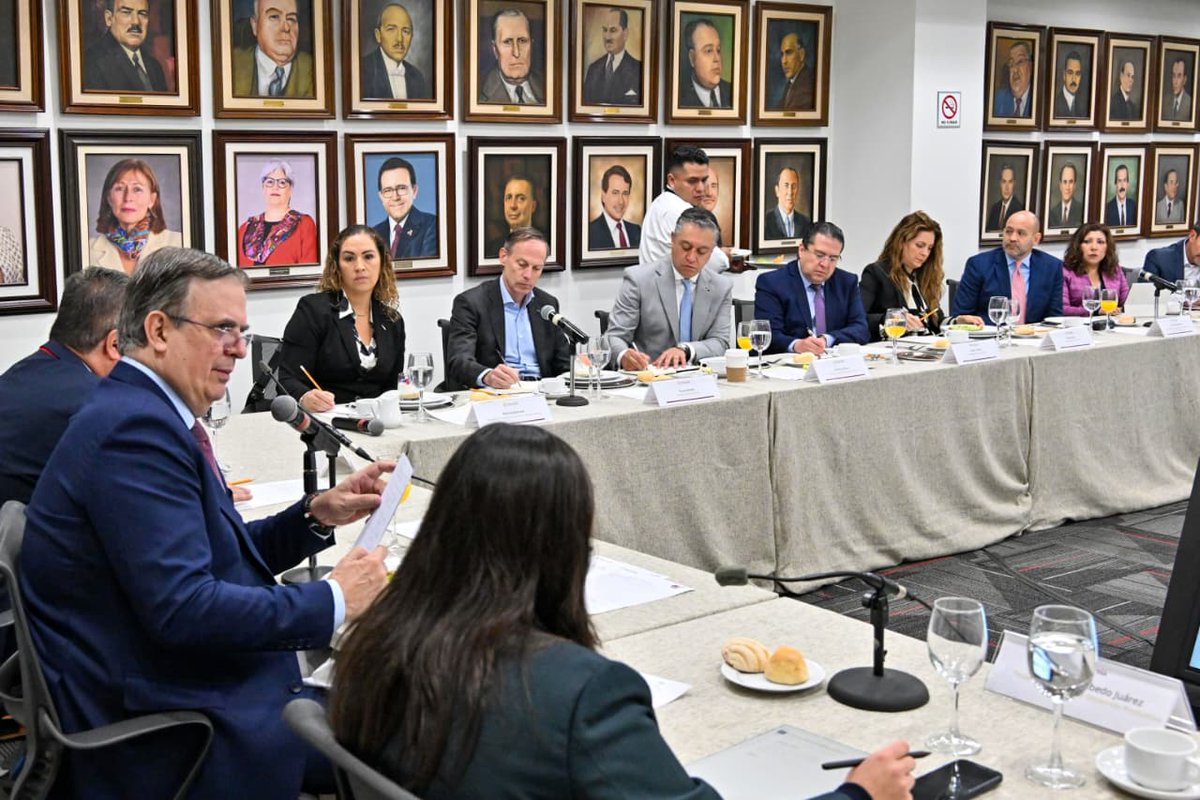 #ComunicadoEconomía 🗞️

El secretario de Economía, <a href="/m_ebrard/">Marcelo Ebrard C.</a>, acuerda con el Consejo de Empresas Globales trabajar para acelerar inversiones

🔗 gob.mx/se/prensa/el-s…