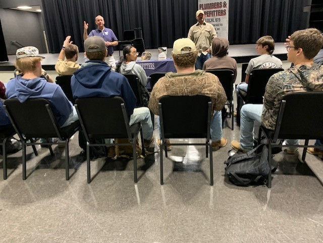 DCS_Workforce's tweet photo. HHS hosted a high-impact Lunch and Learn , drawing 20 students eager to explore career pathways in the skilled trades. We extend our appreciation to Chris Mathis, Training Director for the United Association of Journeymen and Apprentices of Plumbing and Pipefitting. #teamdcs https://t.co/Nsu1U39h2O