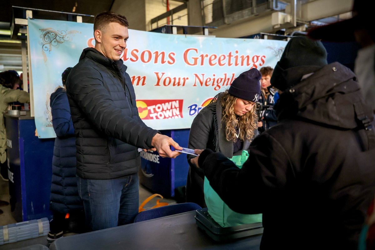 Yesterday, we hosted our annual Holiday Food Drive, presented together with C-Town & Bravo Supermarkets and Krasdale Foods.
Special thanks to Ben Rice for lending a hand 🙌