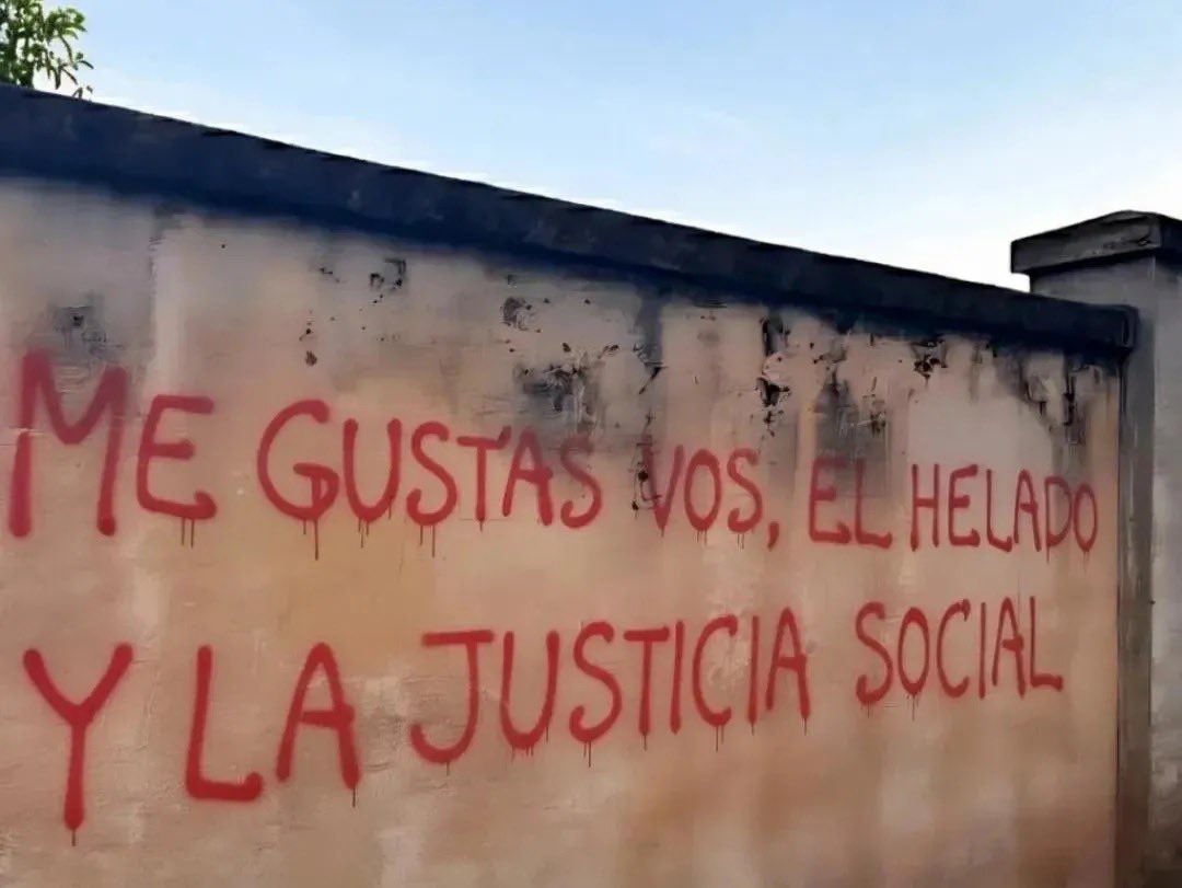 VeryLittleRed's tweet image. Si, si, si. 🥰💘