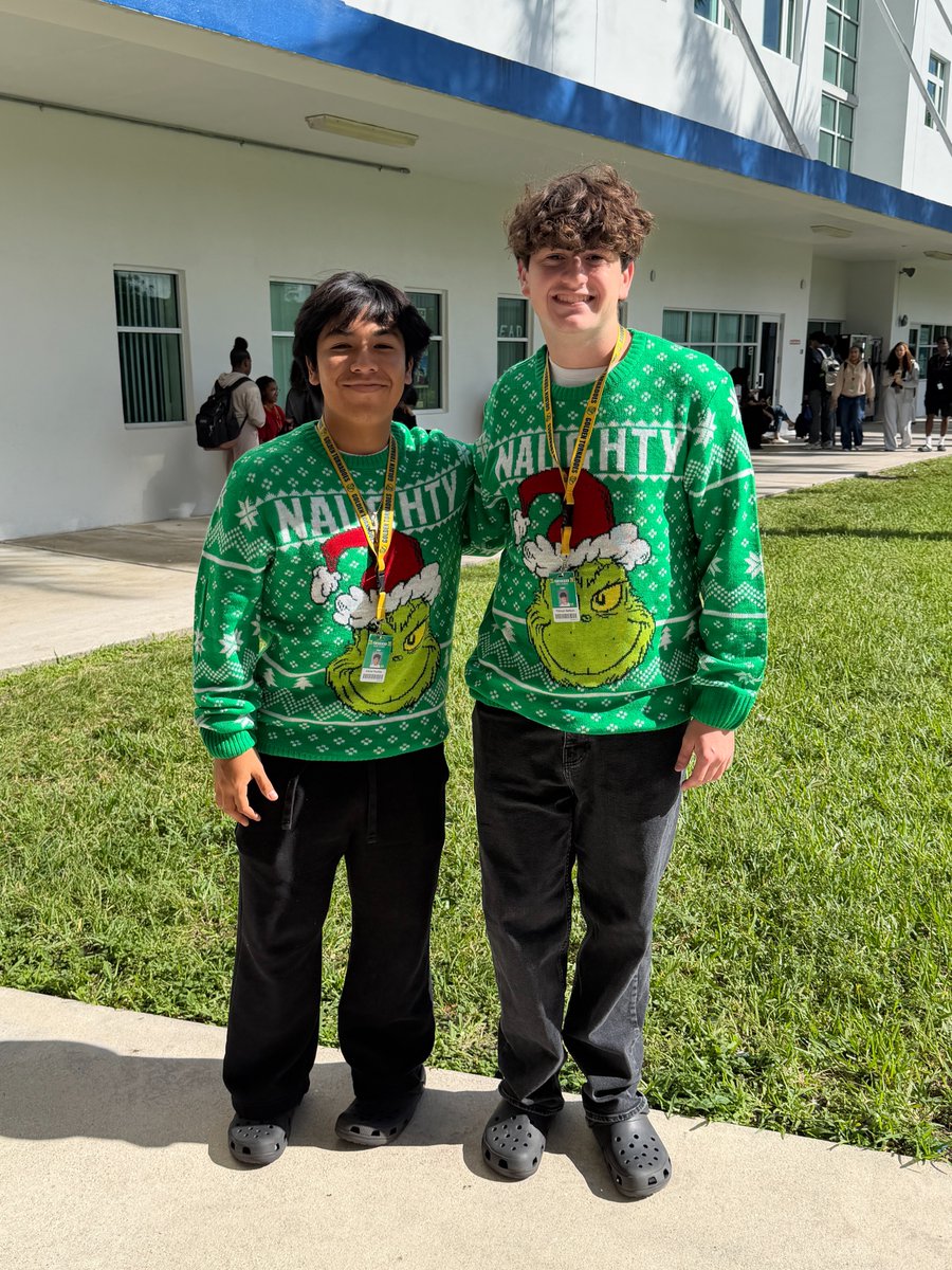 myPBHS's tweet image. Twin Day was a hit during Holiday Spirit Week! Our students showed off their creativity with amazing coordinated outfits, spreading twice the fun and twice the school spirit. 👯🎄 #SpiritWeek #TwinDay #HolidaySpirit #SchoolPride
