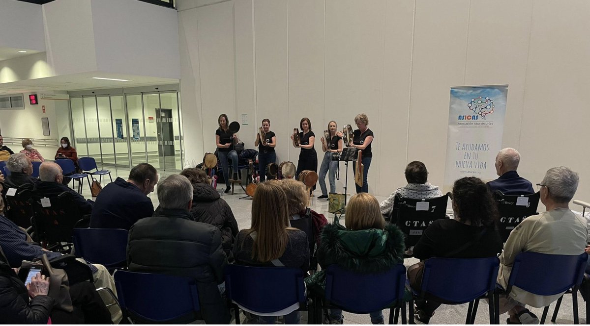 ictusasturias's tweet photo. Gracias al grupo Compañeras por el maravilloso concierto en @HUCA_Asturias . Un lujo disfrutar de su entusiasmo y su música llena de historia. Y gracias también a los profesionales cuya colaboración hicieron posible este rato tan especial.👏🤎 #ictus #ASICAS https://t.co/I4azSGxYQ5