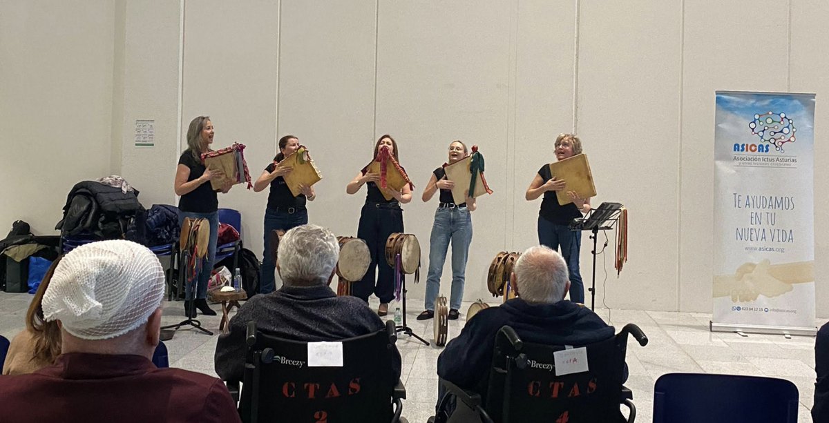 ictusasturias's tweet photo. Gracias al grupo Compañeras por el maravilloso concierto en @HUCA_Asturias . Un lujo disfrutar de su entusiasmo y su música llena de historia. Y gracias también a los profesionales cuya colaboración hicieron posible este rato tan especial.👏🤎 #ictus #ASICAS https://t.co/I4azSGxYQ5