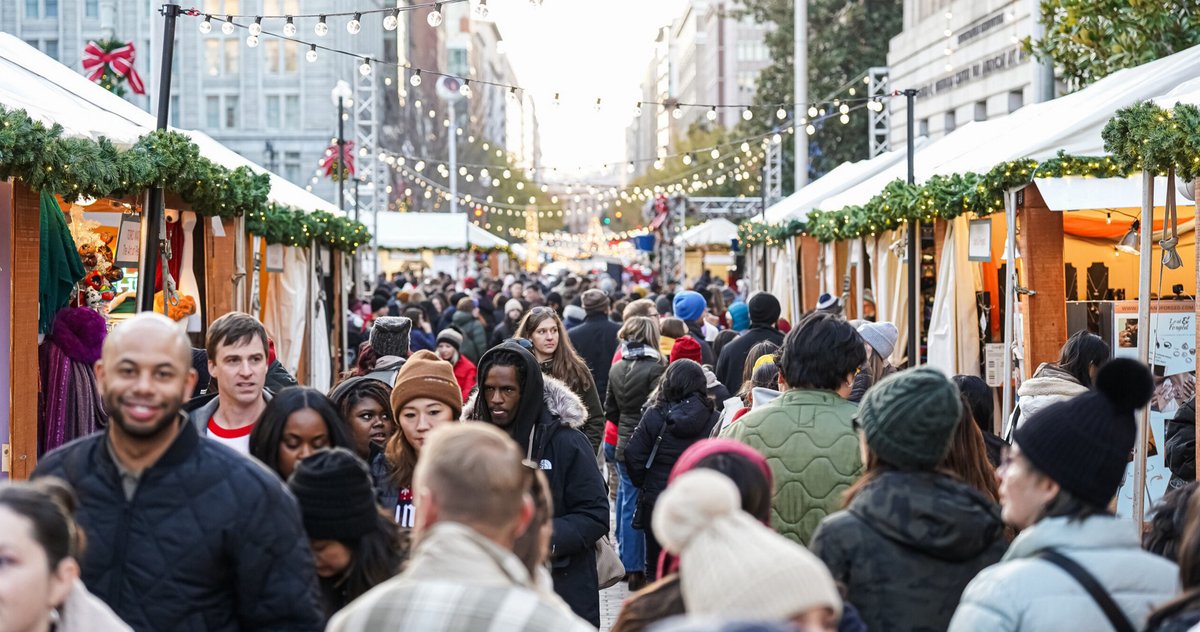 Flats130's tweet photo. Hey, Flats 130 fam! 🛍️❄️ The DC Holiday Market is just a quick trip away at Penn Quarter! Perfect for snagging unique gifts, sweet treats, and all the festive vibes. Who’s heading over this week? #flats130living #bozzutoliving #holiday #bozzutodc #bozzuto https://t.co/fBQVbEXt9s