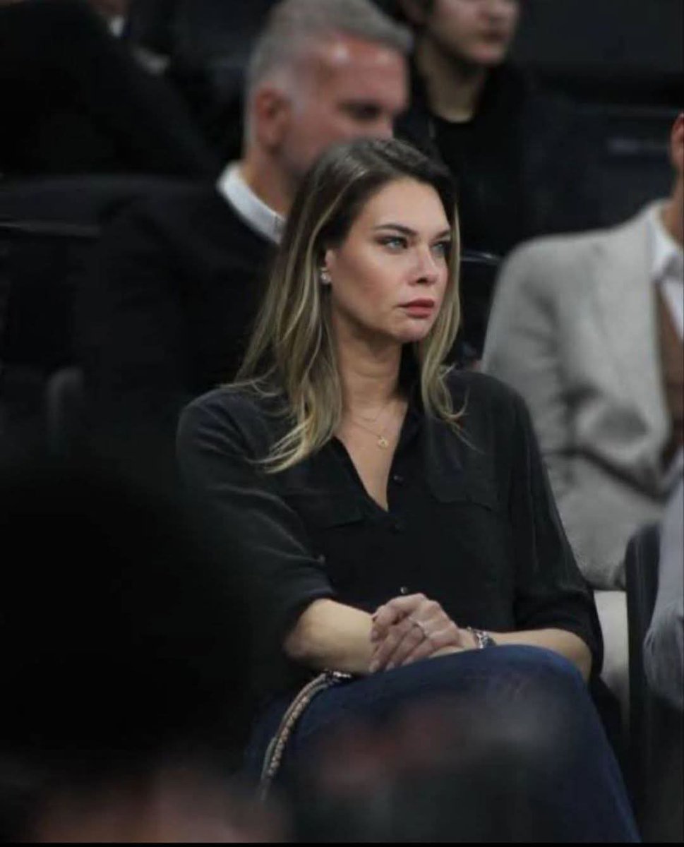 2. Abdülhamid’in 4. kuşak torunu Roksan Kunter Özkan ne dedi?

“Türkiye Cumhuriyeti’nin kurucusu Mustafa Kemal Atatürk’e karşı saygı sınırlarını aşan hiçbir yorumu kabul etmiyoruz.”

Peki diğer gerçek hanedan torunları?

• Kenize Murad:
“Ailemin sürgününden daha önemlisi