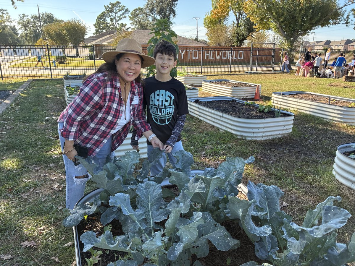 Angela Hoang tweet media