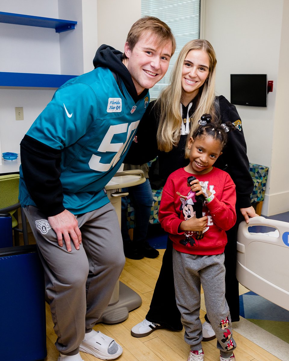 .@BransonCombs and @MilumWyatt spent some time with #WolfsonWarriors this week 🫶

@WolfsonChildren | #DUUUVAL 