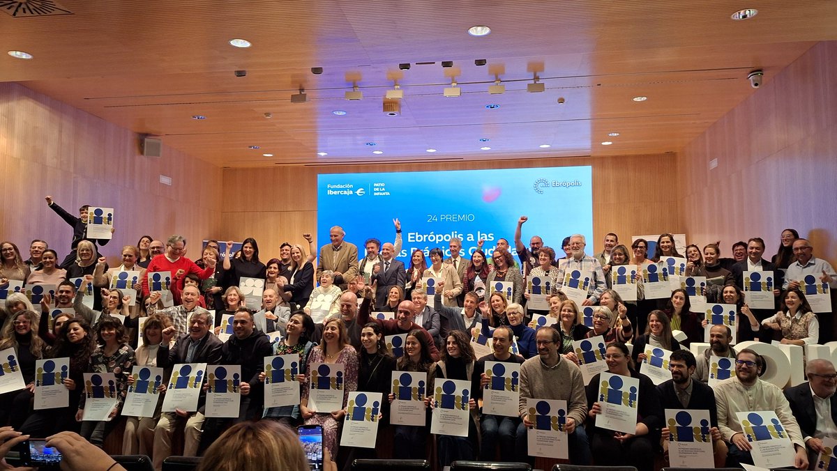 Ya tenemos ganador del 24 #PremioEbrópolis: el taller de teatro para personas excluidas socialmente Caídos del Zielo
Y además...
<a href="/FundacionCSZPH/">Fundacion CSZ-P.H.</a> Premio a la Trayectoria 
Y menciones especiales para <a href="/_ARAELA_/">🍀ARAELA</a> y la residencia Elías Mtnez Santiago-Albertia
Enhorabuena a todos 👏🏻👏🏻👏🏻