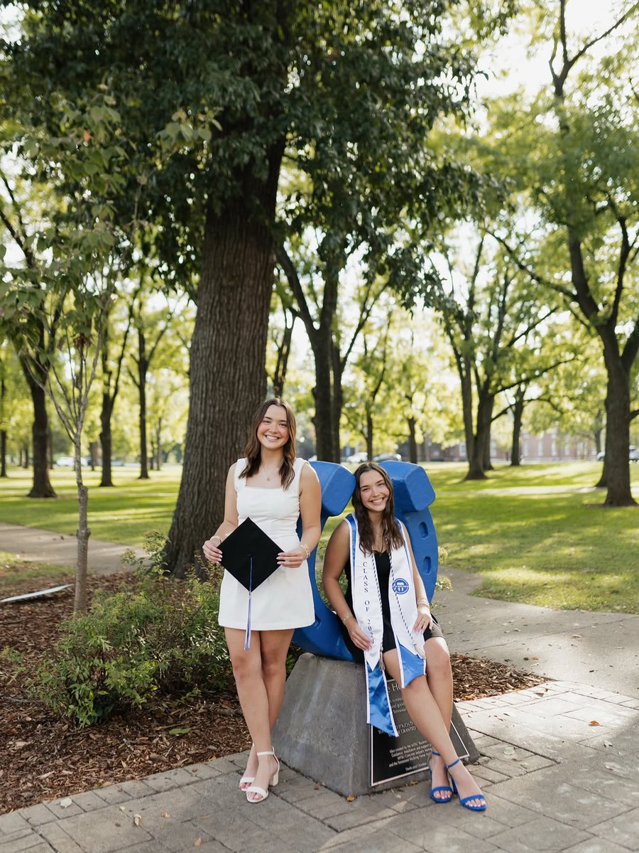 MTSU's tweet photo. When you graduate with your sister... ๐ Congrats Eyssa and Bella Boyd! ๐
๐ท: Sarina K Photography
#MTSU #findYOURblue #trueBLUE #MTSU2025 https://t.co/JcO80l5Bxk