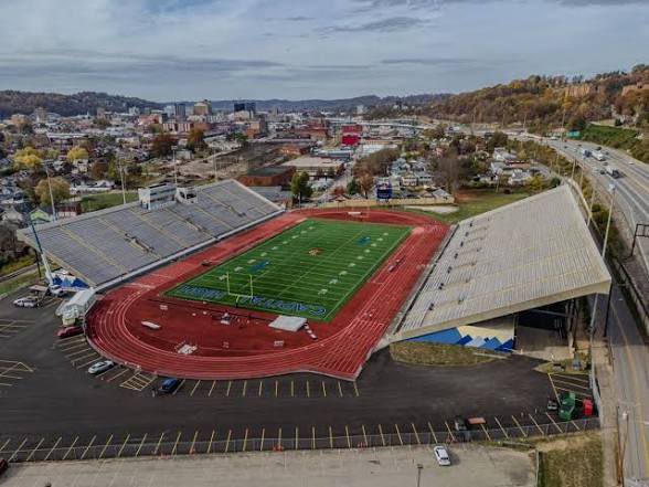 After a great conversation with <a href="/CoachThompson_3/">Jourdyn Thompson</a> I’m blessed to receive an offer from <a href="/UCWV_Football/">University of Charleston Football</a> 

<a href="/Daniel5Lewis5/">Daniel Lewis</a> <a href="/CoachColeParker/">Cole Parker</a> <a href="/timsterrrrrr/">Tim Naylor</a> <a href="/hamilton_bryon/">Bryon Hamilton</a> 
<a href="/Coach_Diskin/">Sam Diskin</a> <a href="/JUCOFFrenzy/">JUCO Football Frenzy</a>