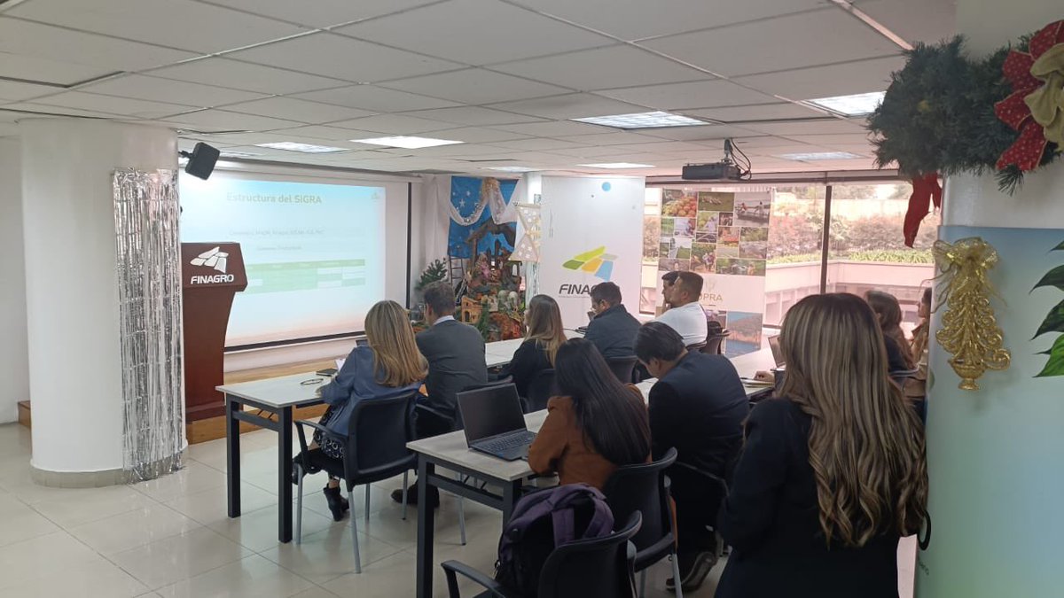 UPRAColombia's tweet photo. #AEstaHora, en la sede de @Finagro, entidades del sector agropecuario, lideradas por el @MinAgricultura y la  @UPRAColombia, participan en el lanzamiento institucional del Sistema de Información para la Gestión de Riesgos Agropecuarios – SIGRA, una herramienta clave para anticipar y adelantar acciones para mitigar los riesgos del sector agro.