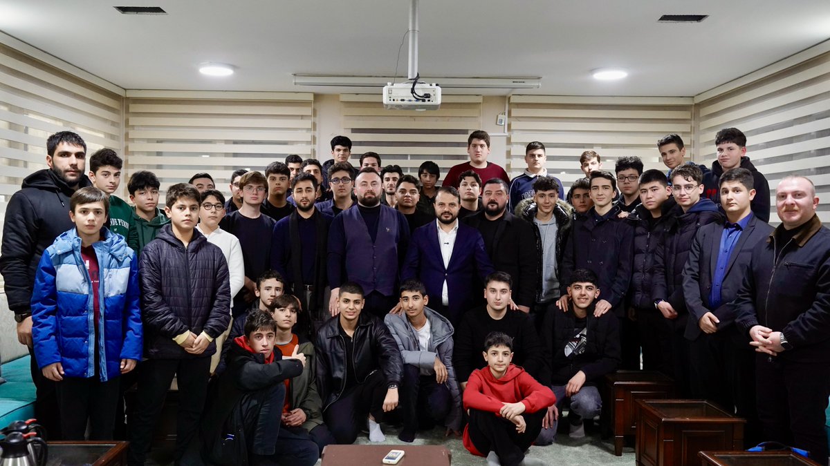 📍TÜGVA Üsküdar

Genç kardeşlerimizle bir araya geldik; konuştuk, dinledik, güldük, hedeflerimizi planladık.
Aynı inançla, aynı heyecanla, aynı yürekle yolumuza kararlılıkla devam ediyoruz. 💯

Bu ilçede gençlik sahada, hem de tam kadro! 🚀🙌