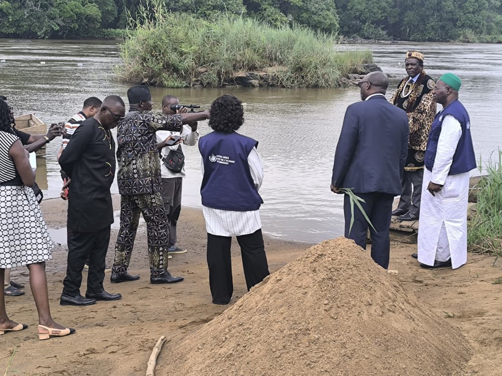 ohchr_caro's tweet photo. #HRD2025: @sangnouh communed with people of #Batchenga this Dec 10. He went on a field visit in the locality of Ndji, to assess the situation of #HR of these indigenous communities affected by giant projects implanted such as the #NHPC since 2019.
#OurRightsOurEverydayEssentials https://t.co/pMBLoUL8Vh