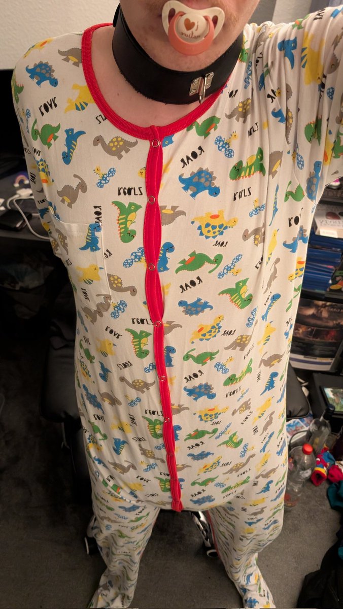 BB_Tom03's tweet photo. Nothing more comfortable to sleep in 
#abdl #diaperboy https://t.co/WhWnz44Oep