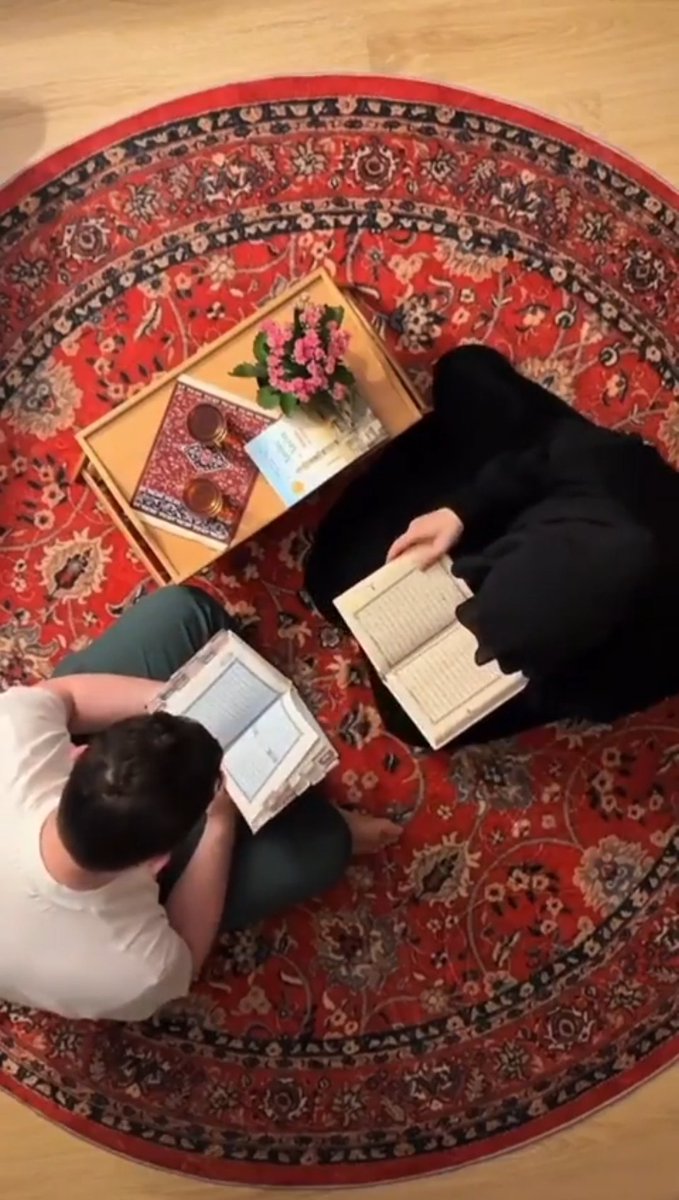 "اللهم الرفيق الذي لا يمل ولا يُمَل.. يأخذ بأيدينا إليك" 🤍