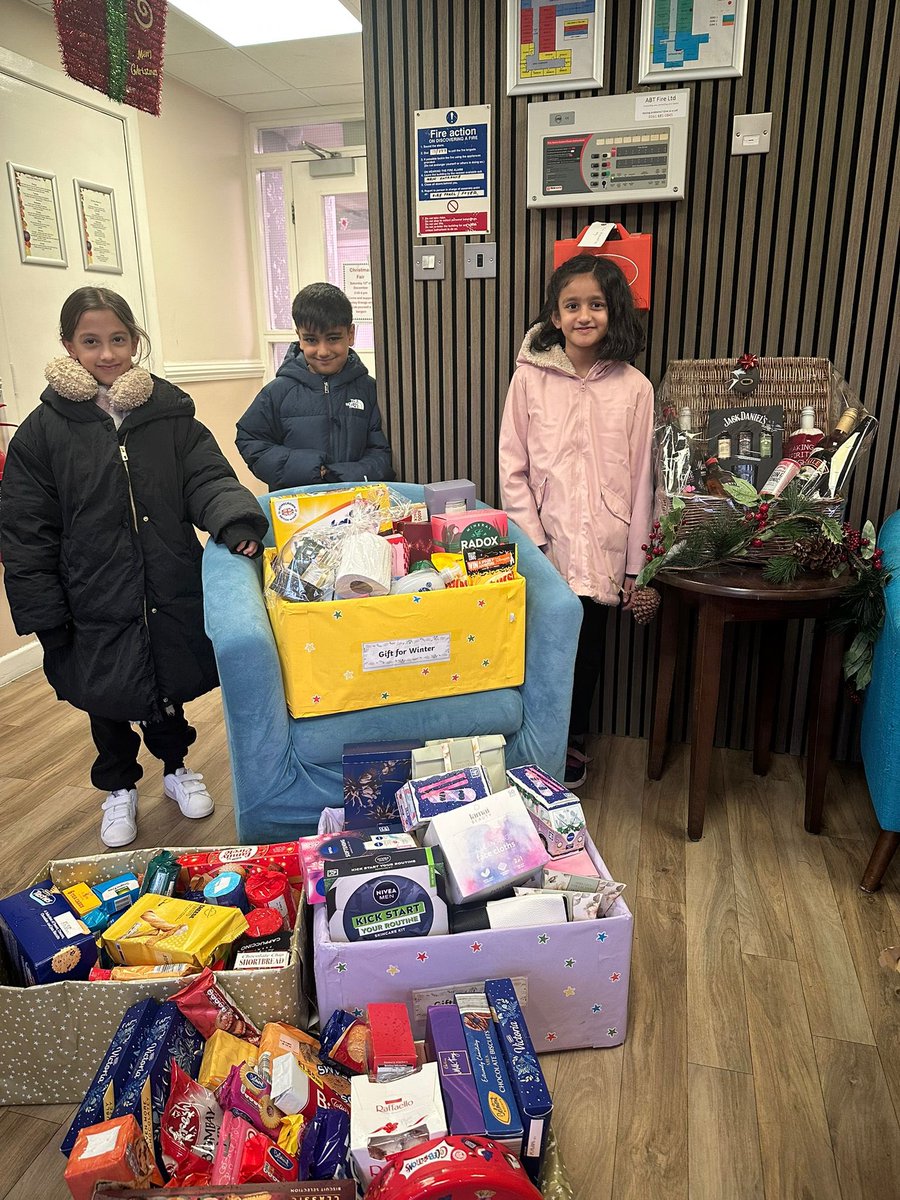 olive_bolton's tweet image. Our #WinterGiftProgramme is underway. Treat hampers for the residents and staff of our local nursing home #AstleyGrange #WeAreStar #KindnessMatters #Gifting #Respect #Service #Teamwork #Community