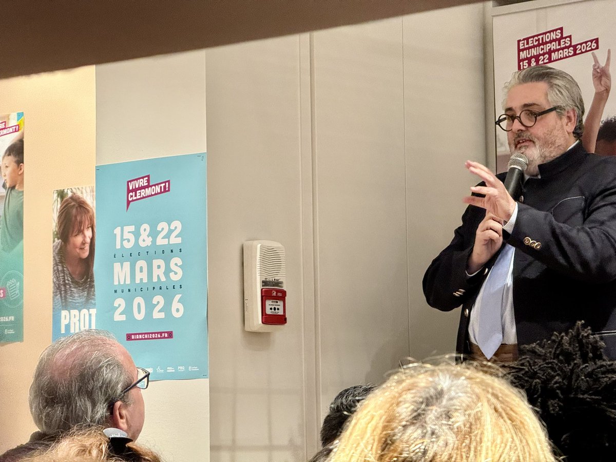 uniongaucheclf's tweet photo. Belle soirée d'inauguration de notre local ! Une dynamique joyeuse pour porter une vision claire pour #ClermontFerrand : relever les nouveaux défis, défendre le service public local, préparer la ville à l'avenir, renforcer nos liens, profiter de nos espaces publics rénovés. https://t.co/D6CS70CIKh